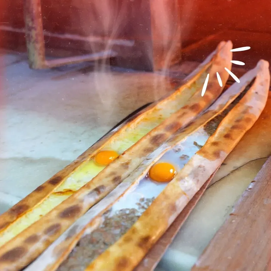 Kuşbaşılı Kaşarlı Pide